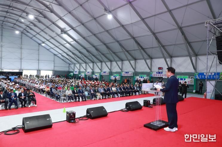 지난해 열린 2024 경북어르신생활체육대회에서 손병복 군수가 환영사를 하고있다.