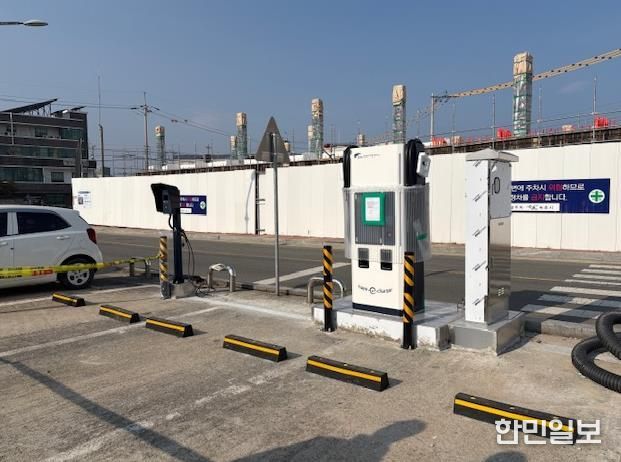 지상 설치된 전기충전시설 사진