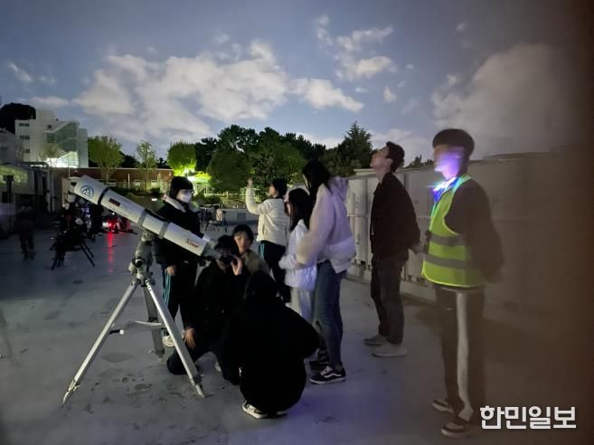 부산창의융합교육원, 2025 별 축제 ‘밤하늘, 빛을 따라’ 개최-작년 행사 모습.