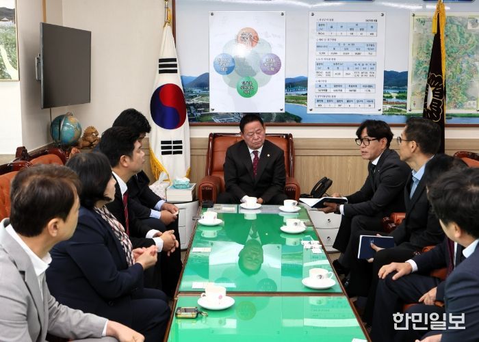 가평군의회, 국민연금공단 춘천지사와 가평상담센터 폐지 관련 면담 가져