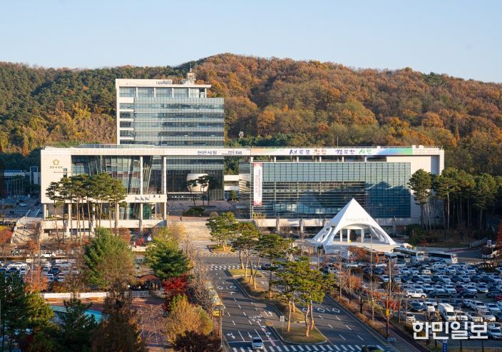 1. 천안시청 전경.