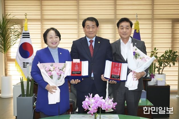 안동시의회 권기윤·정복순의원 2025년 경상북도 의정봉사대상 수상