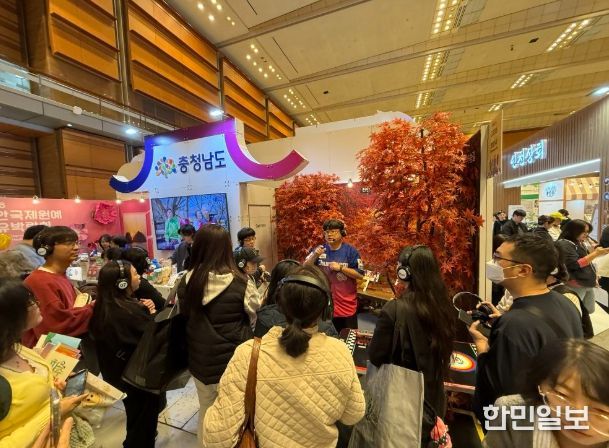 천안시는 7일부터 9일까지 서울 코엑스 D홀에서 열리는 ‘트래블쇼 2025’에 참가해 ‘2025~2026 충남방문의 해’와 ‘천안방문의 해’를 맞아 다양한 관광 홍보 활동을 펼친다.