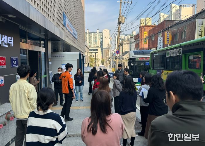 광명시 광명1동 생활문화복합센터는 지난 7일 광북119안전센터와 함께 화재 발생 시 신속한 대응 능력을 강화하기 위한 공공기관 합동 소방대피훈련을 실시했다.