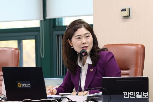 구미경 의원이 행정사무감사에서 서울시립대학교 대상으로 질의를 하고 있다.