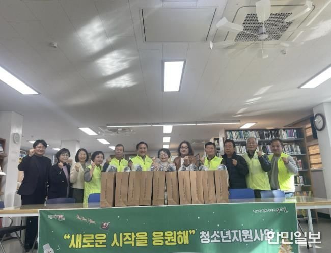 양평군 단월면 지역사회보장협의체, 단월중학교 졸업 예정 청소년에 책가방 지원