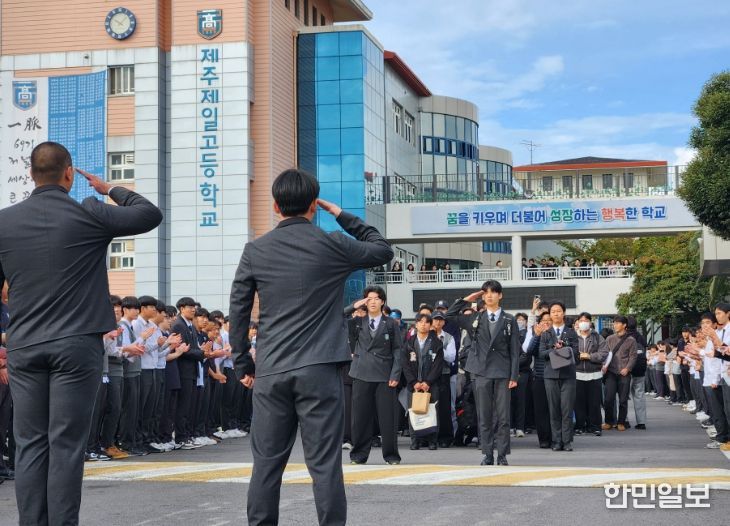 제70기 학생자치회 주관 ‘수능 응원길’ 행사