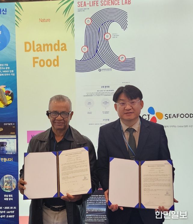 새우양식협회 상임이사 JAVIER AMADOR 씨와 ㈜씨라이프사이언스랩 정영인 대표