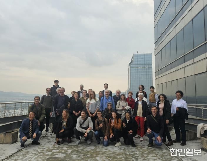 아셈타워 현장을 방문한 ACDC 방문단의 기념 촬영