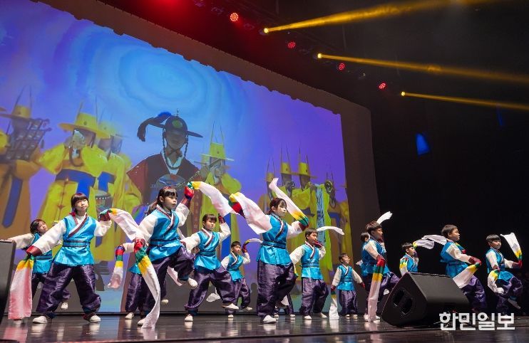 너도 꽃, 나도 꽃, 예술로 함께 피어나는 우리 모두가 꽃이야!