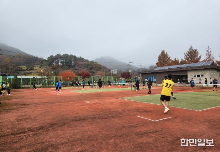 진안군 용담댐 주변 친선 족구대회로 지역 화합 다져