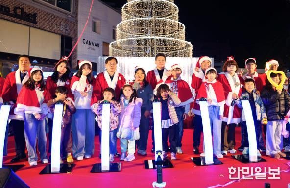 인천광역시 중구의회, 2025 크리스마스트리 축제 점등행사 참석