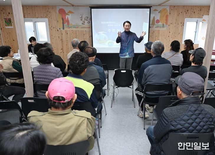 김동근 시장이 11월 13일 환경자원센터(자원회수시설 신설) 선호시설화 주민설명회에서 인사말을 하고 있다.