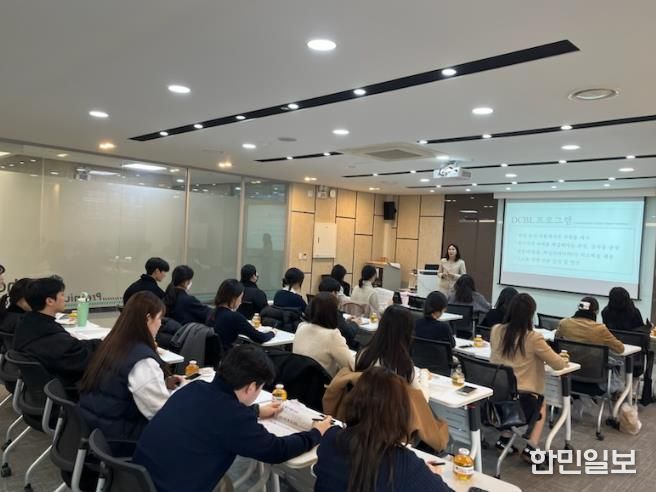 11월 13일과 11월 17일 2차례에 걸쳐 관내 신규 및 저경력 초등교사 26명을 대상으로 ‘2025 신규 및 저경력교사 생각자람학생평가 역량강화 연수