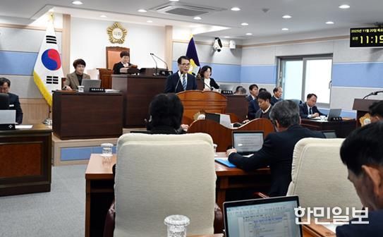 11월 20일 열린 남해군의회 제289회 제2차 정례회 제1차 본회의 전경