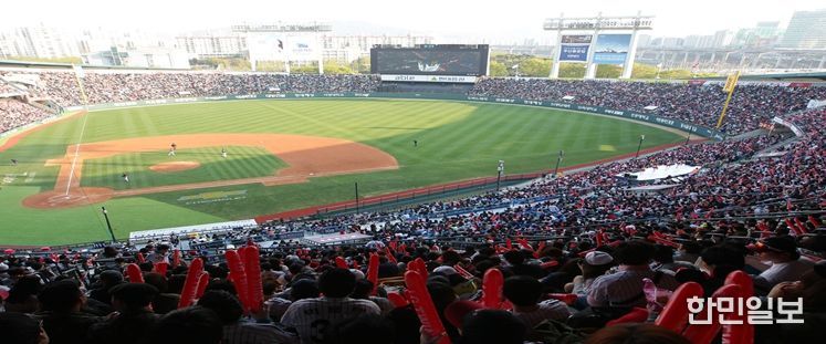 잠실야구장 홈경기 장면