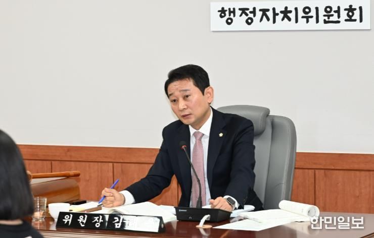 중구의회 행정자치위원회 김태욱 위원장.