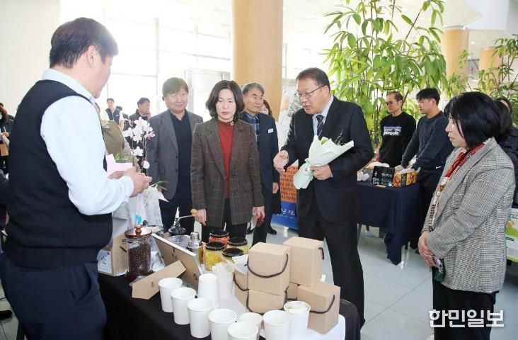 창원특례시청서 장애인직업재활시설 생산품 전시·판매 열려
