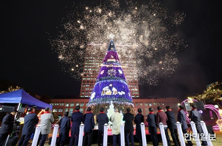 시청 남문광장에 사랑의 성탄트리 불 밝힌다