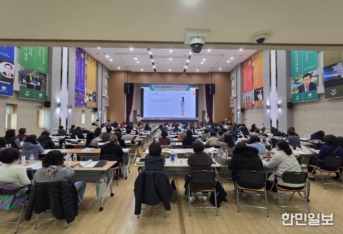 경주시는 26~27일 시청 알천홀에서 2025 농림어업총조사 추진을 위한 조사요원 실무교육을 진행했다