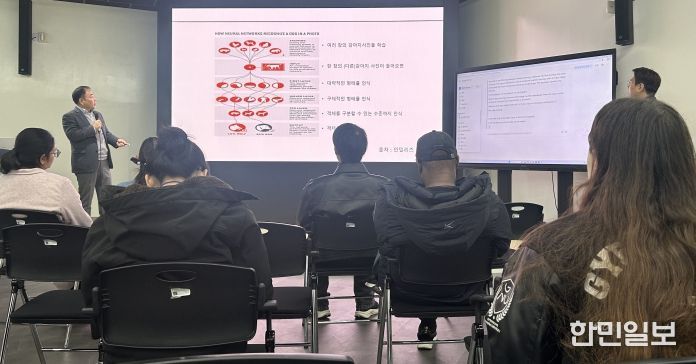 경상국립대학교(GNU) 국제처는 11월 24일, 26일 이틀간 연암공과대학AI·DX센터에서 ‘외국인 유학생 AI·DX 교육 및 체험 프로그램’을 진행했다.