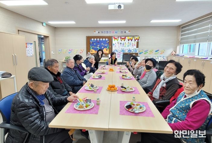 금산군치매안심센터 2025년 하반기 기억키움학교 참여자들