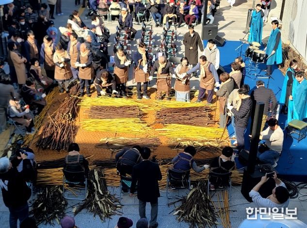 ‘한지골’ 전주 흑석골에서 주민 참여 닥무지 재현
