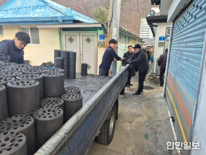 태백시 황연동 태서자율방범대, 사랑의 연탄 나눔 봉사