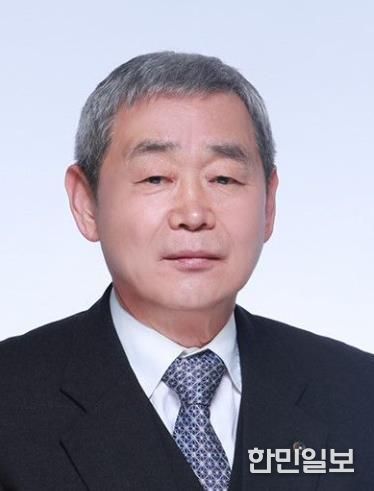 (재)밀양시민장학재단에 장학기금 1천만 원을 기탁한 밀양공업사 김호상 대표