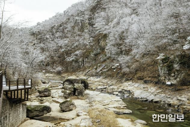 지난해 하선암 설경