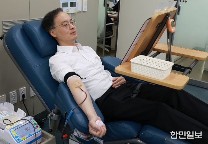 이복원 경제부지사, 헌혈의집 방문해 헌혈 참여