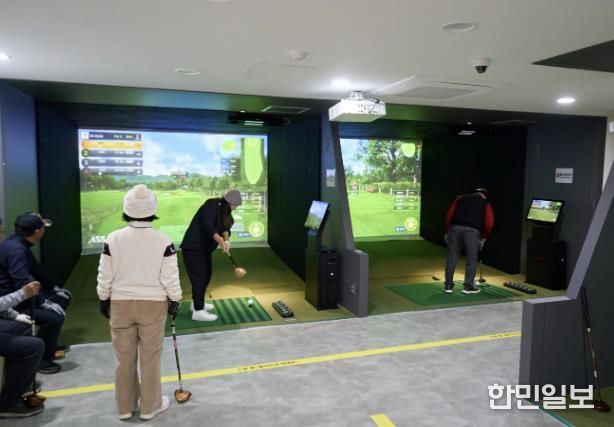 천호 스크린 파크골프장 이용 모습