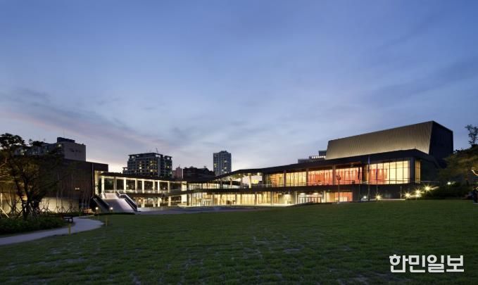 강동아트센터 전경