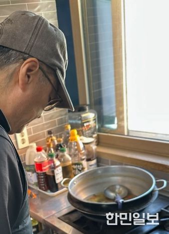 청양군 관계기관 합동점검에서 취약시설 안전 점검(전기설비, 가스설비, 소방시설)을 진행하는 모습