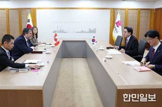 박형준 시장, 필립 라포튠 주한캐나다대사 접견