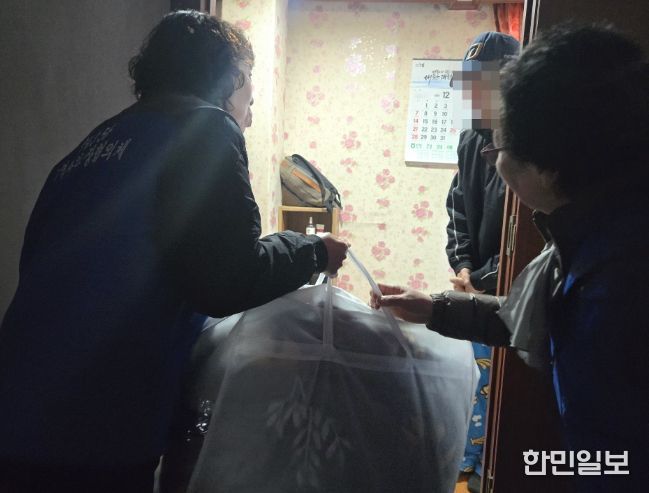 동구 송림3·5동, 취약계층에 방한 용품 전달