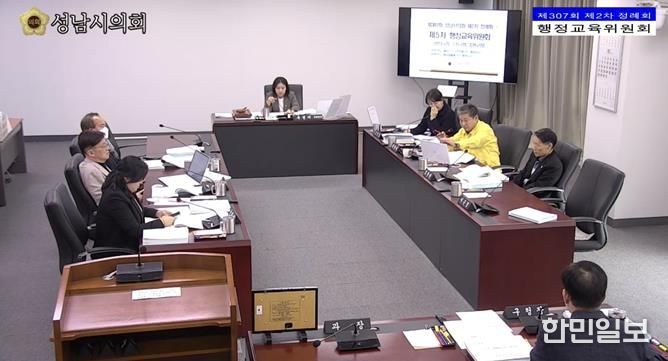 2025년 12월 9일, 행정교육위원회 회의에서 일부 안건에만 선택적으로 참여하는 서은경·김선임·최현백·윤혜선 의원