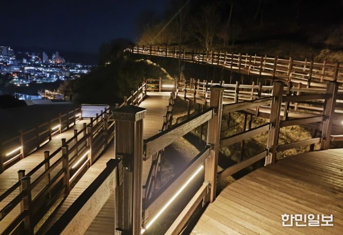 영주시, 가흥공원 ‘무장애 데크산책로’ 야간 모습