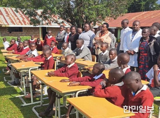 광주광역시교육청, 아프리카 케냐 학교에 책걸상 기증