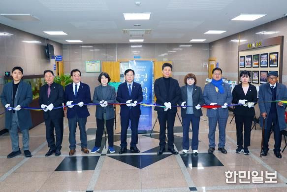 인천광역시 중구의회, 큰우물장애인자립생활센터 렌즈로 중구 사진 전시회 축하