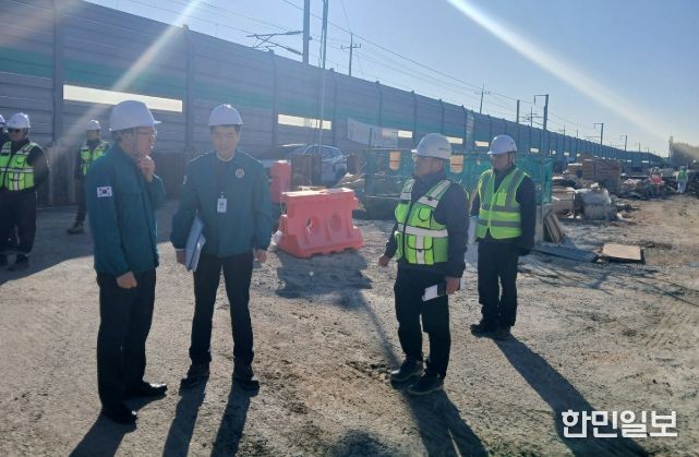김석웅 광산구 부구청장 등이 12일 공공 건설공사장인 우산동 우수 저류시설 조성 현장을 찾아 안전관리 실태를 점검했다.