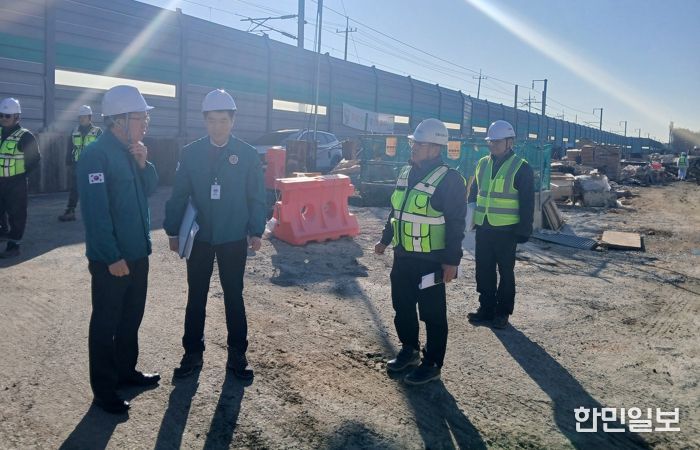 김석웅 광산구 부구청장 등이 12일 공공 건설공사장인 우산동 우수 저류시설 조성 현장을 찾아 안전관리 실태를 점검했다.