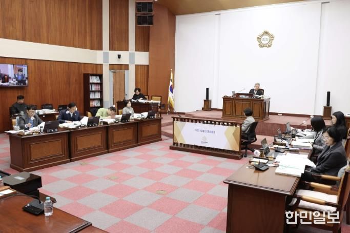 군포시의회 제285회 정례회 예산결산특별위원회 회의 모습