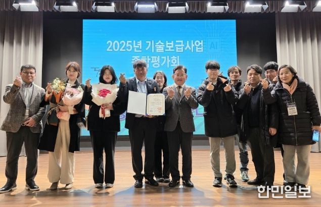 송산포도팜스토리 이완용 대표가 농림축산식품 과학기술 발전 유공 대통령 표창을 수상했다