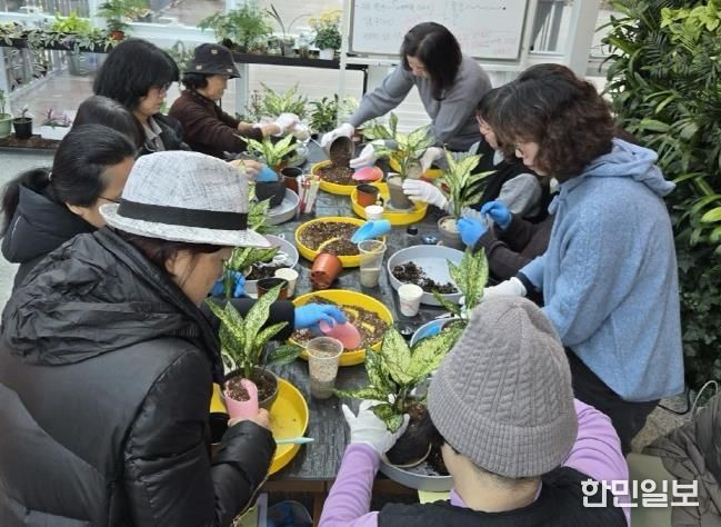 금천정원지원센터에서 프로그램이 진행되고 있다