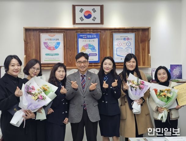 영동교육지원청-학교폭력·교통사고 예방 녹색어머니연합회 회원에 감사장 수여