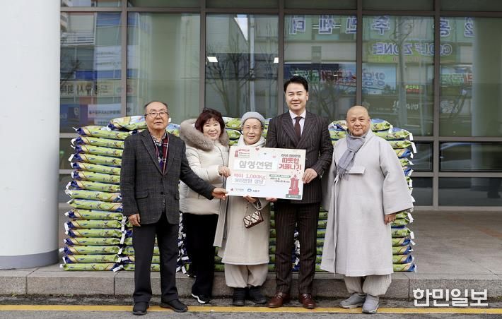 도봉구는 지난 12월 19일 한국불교태고종 삼성선원으로부터 백미 1,000kg을 후원받았다