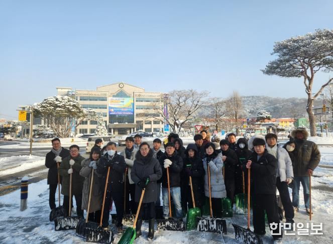 고창군, 전 직원 제설작업으로 시무식 대체..“군민 불편 최소화”