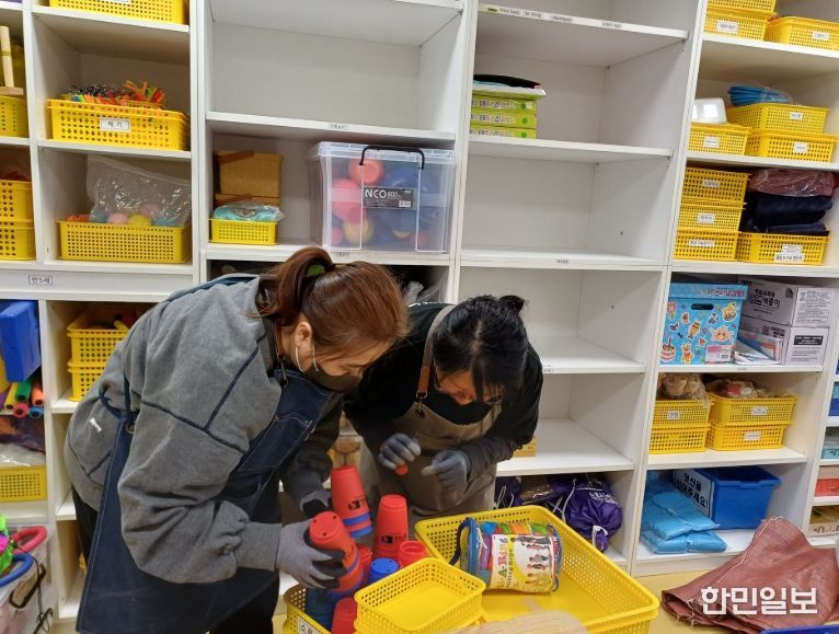 서남초 병설유치원 교구제작실 정리지원 실시