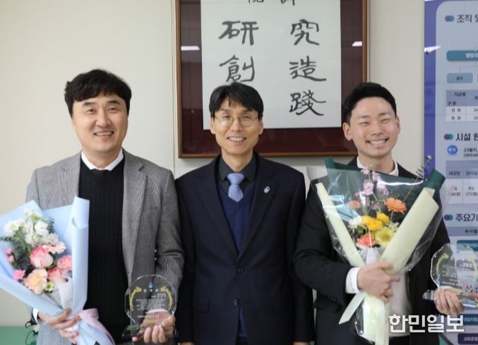 충북자치연수원, 2025 으뜸강사 감사패 수여식